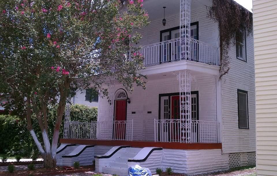 1st image of 8 Fontainebleau Dr