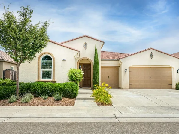 1439 N Maine Ave, Clovis, CA 93619