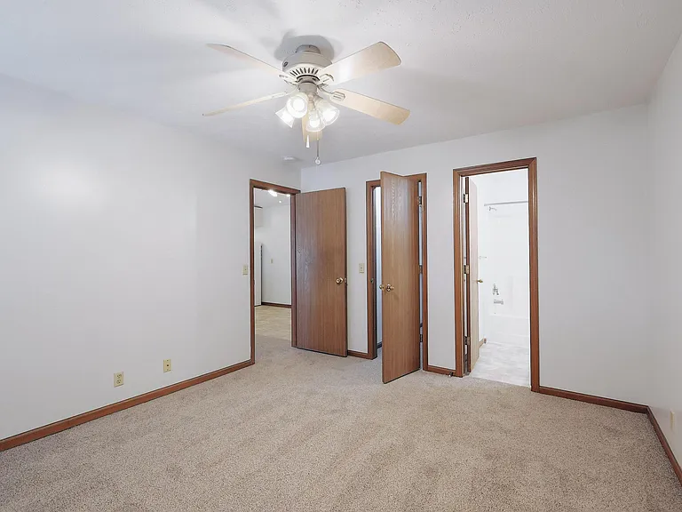 2221 S Street — Photo 40