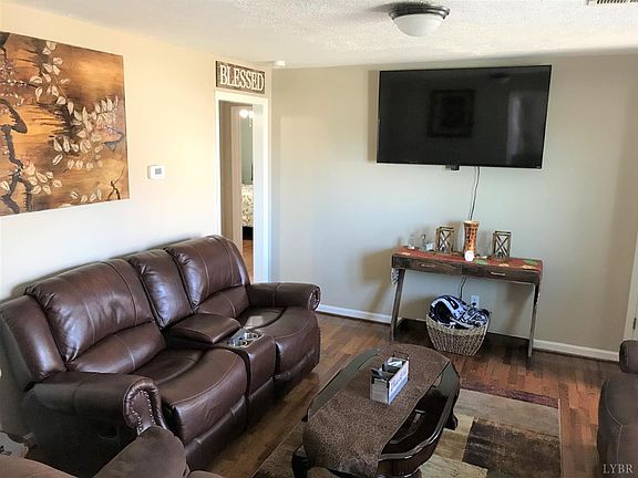 3rd image of 129 Northside Dr
