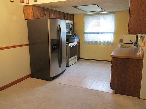 2nd image of 1910 Heatherway Ln Unit 16