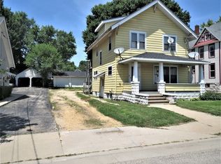 207 W Everett St, Dixon, IL 61021