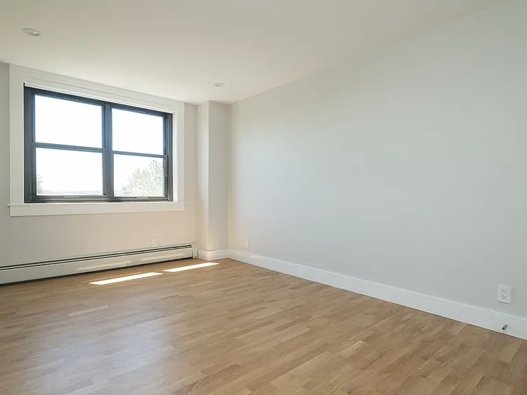 1410B Columbia Rd #4F — Photo 8