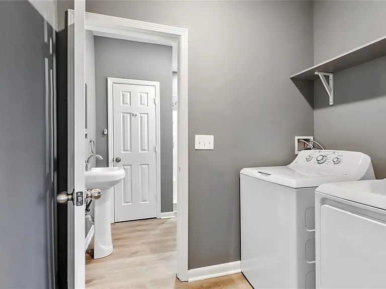 2341 Rubart Dr — Photo 23