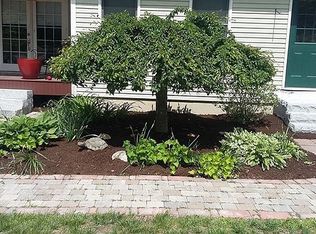 10 Old Fort Ln, Dunbarton, NH 03046