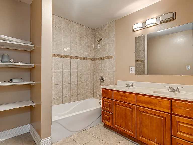 4938 S King Dr #2 — Photo 10