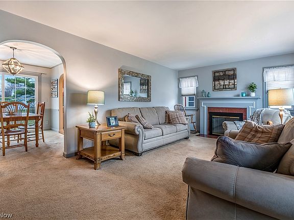 3rd image of 2464 S Freedom Ave
