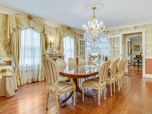 Formal dining room