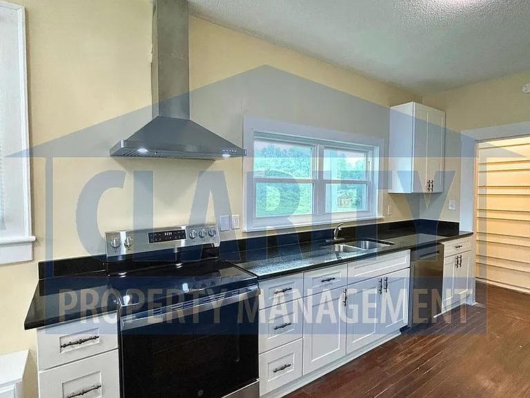 920 East Ave — Photo 12