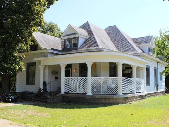 101 10th St, Mena, AR 71953