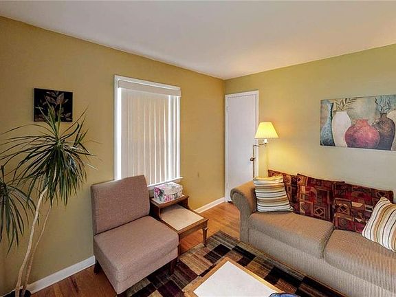 3rd image of 3512 Auburn St