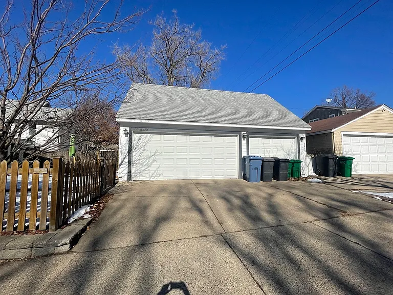 4453 York Ave S — Photo 23