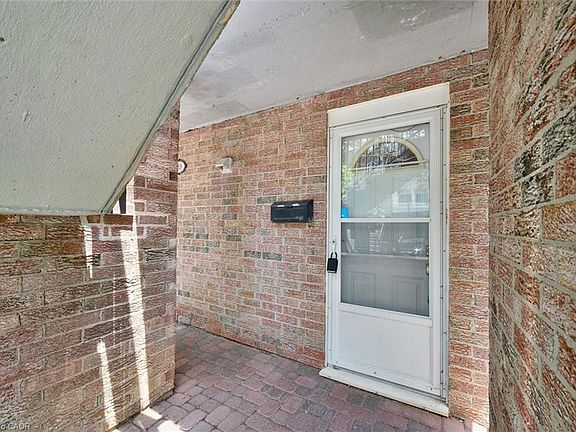 4th image of 295 Water St #149