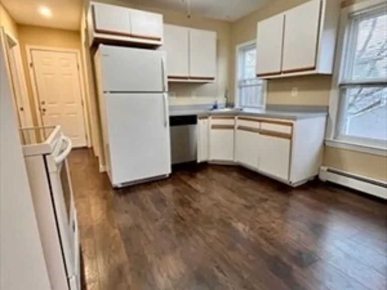 470 Main St — Photo 2