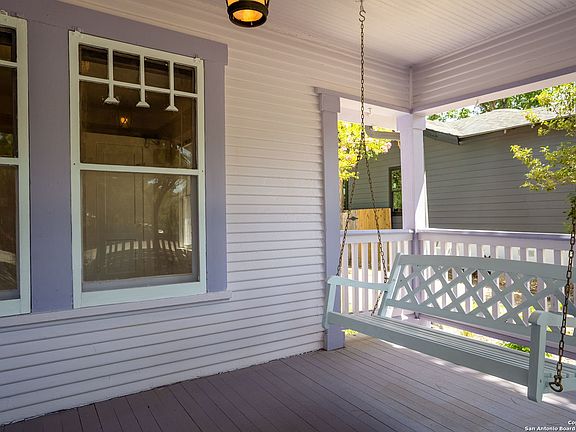 3rd image of 1127 W GRAMERCY PL
