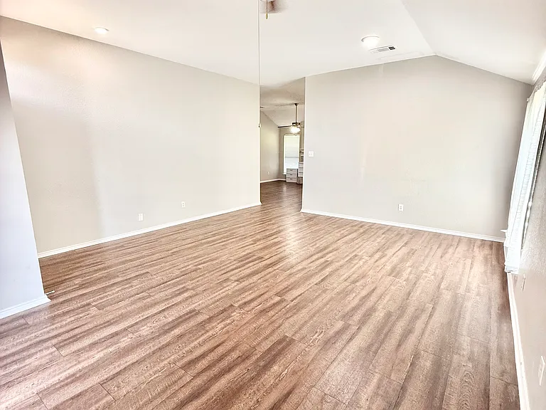 3902 Hudson Dr — Photo 5