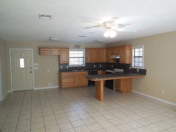 3rd image of 204 Bowline Dr