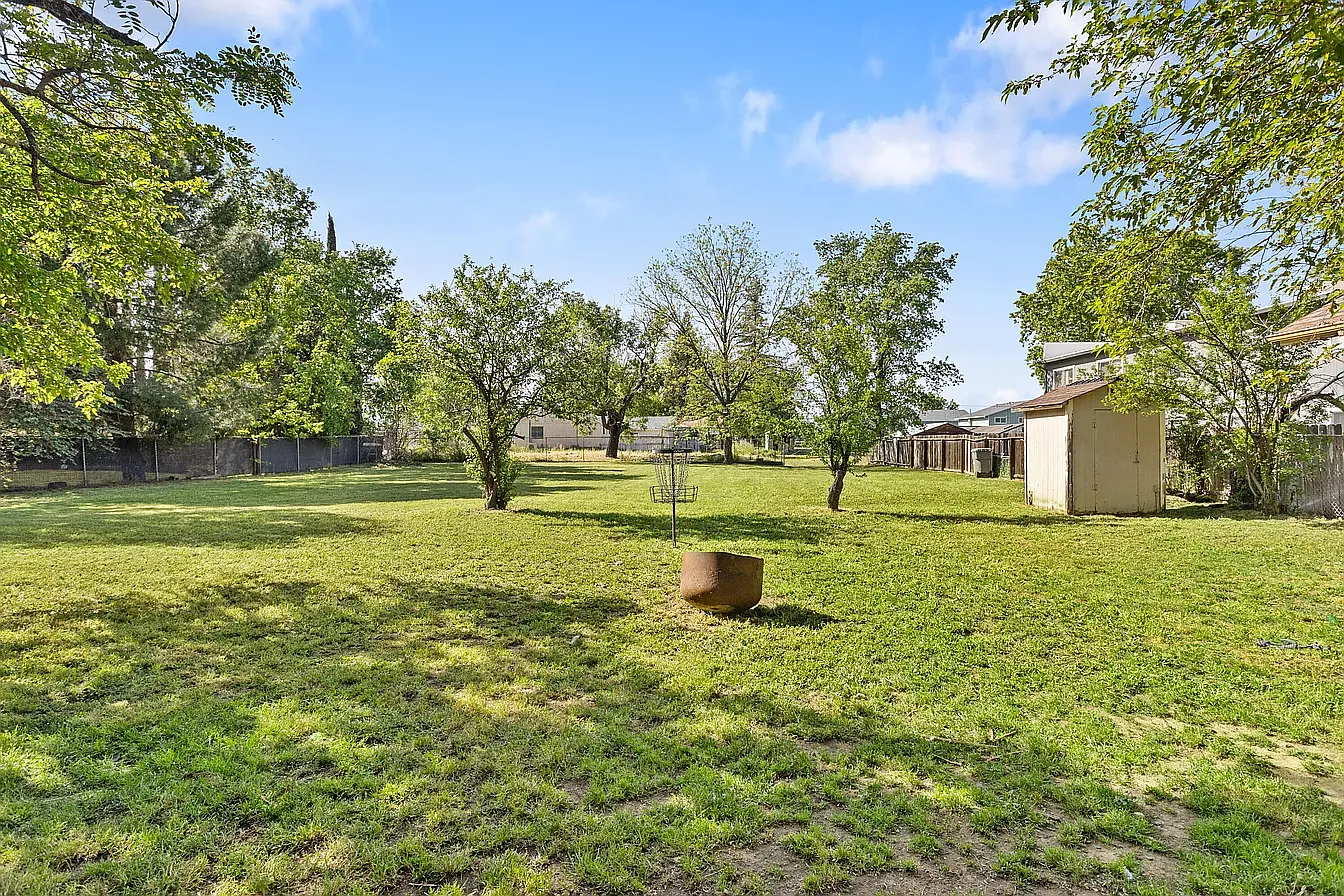 3 bed, 1194 sqft, $1,600 — Photo 2
