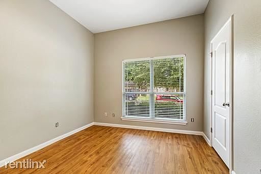 4th image of 4202 Bent Wood Ct