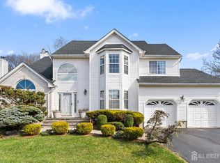 35 Trish Ct, Old Bridge, NJ