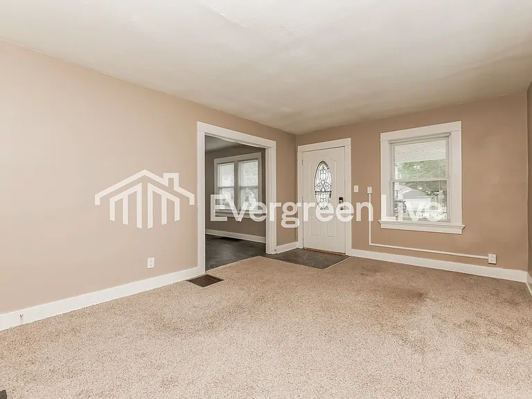 1681 Meriline Ave — Photo 4