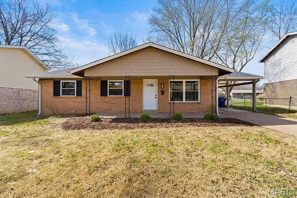 2382 Battlefield Dr photo 1