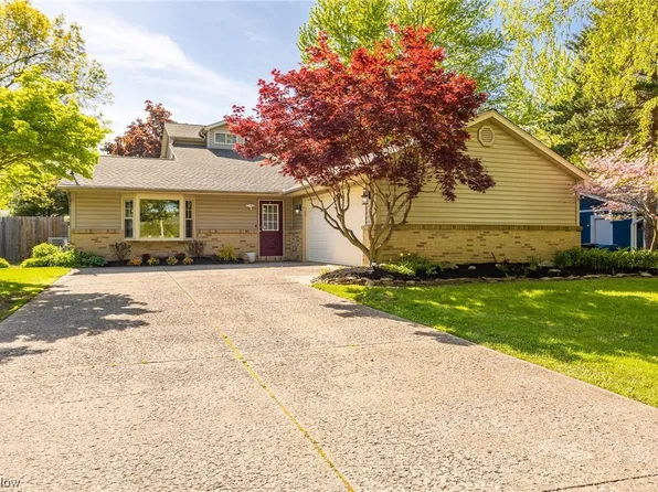 1300 Rolling Meadows Dr, Vermilion, OH 44089