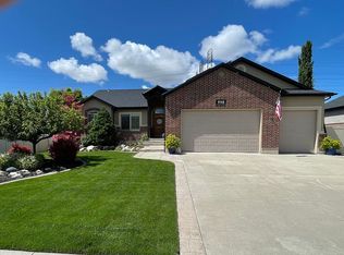 958 Bridgecreek Ln, Layton, UT 84041