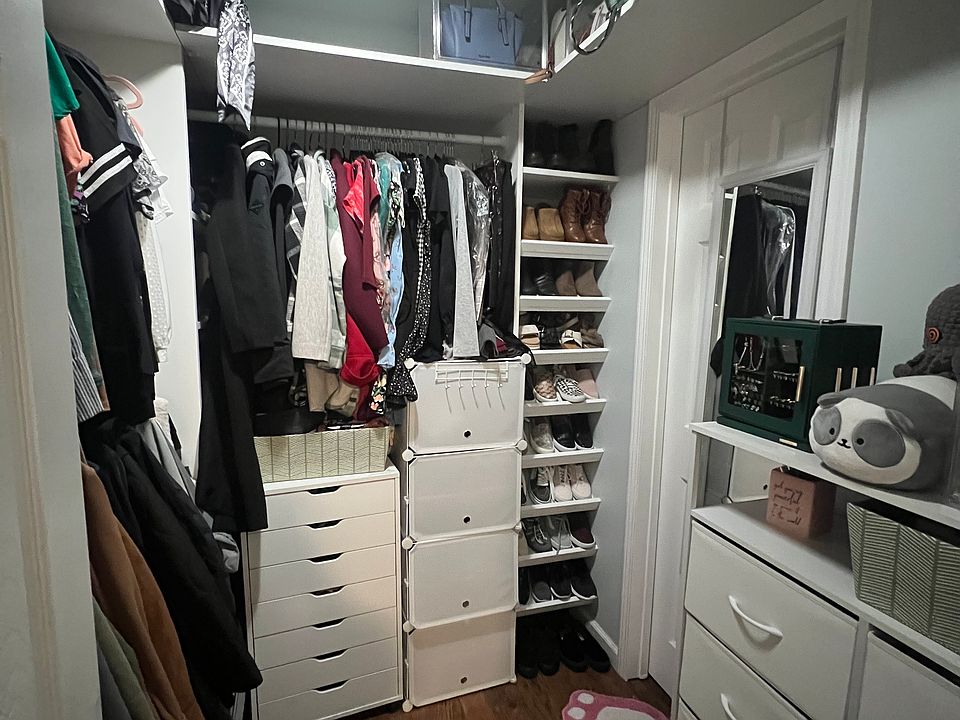 Walking Closet