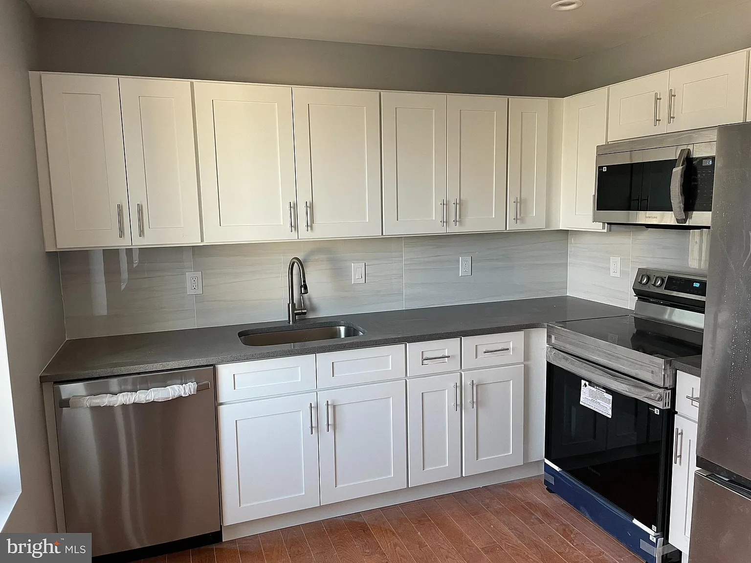 4 bed, 4.0 bath, 2440 sqft, $2,500 — Photo 1