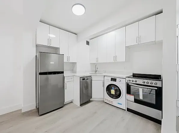 300 E 96th St, New York, NY