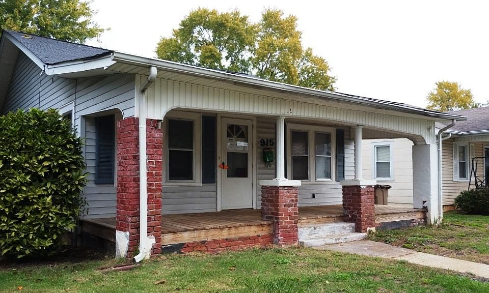 1st image of 915 NE Hiawassee Ave