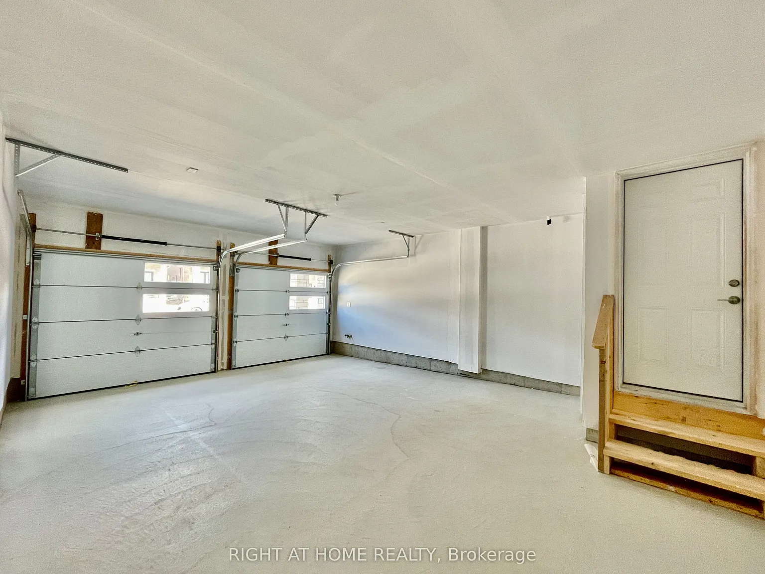 4 bed, $3,300 — Photo 2