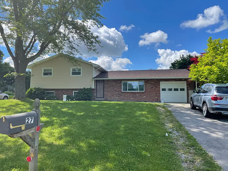 27 Clooney Dr — Photo 1