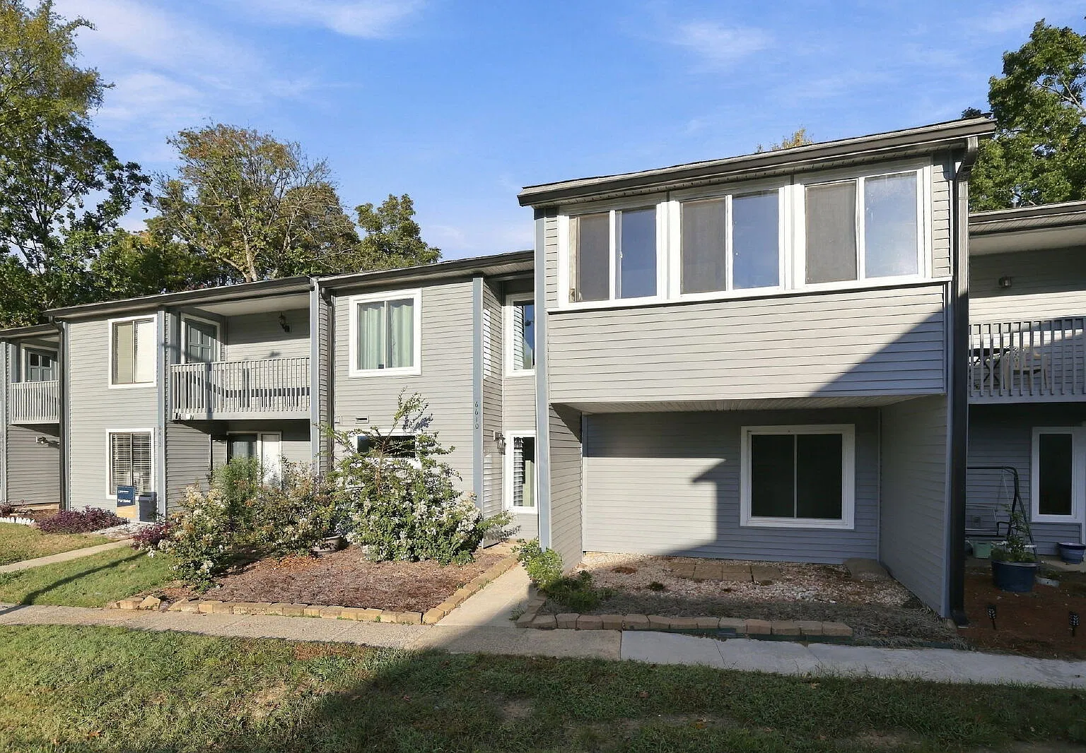 4 bed, 2.5 bath, 1900 sqft, $2,500 — Photo 3