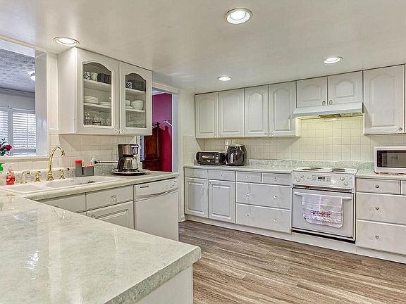 3rd image of 3202 Clairmont N