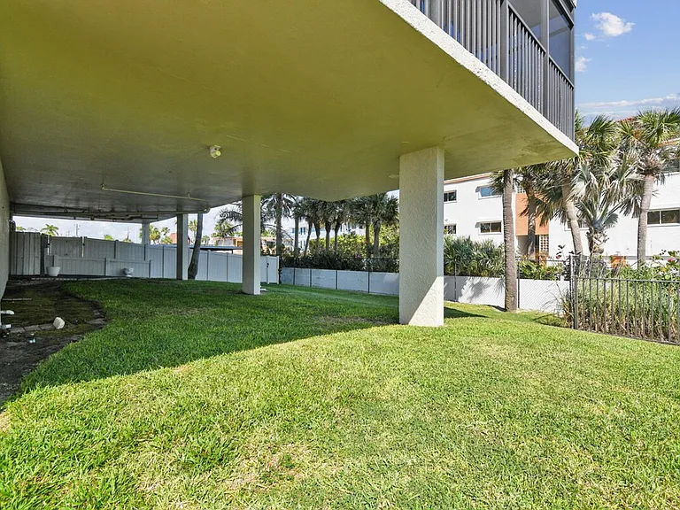 15400 Gulf Blvd #ID1386049P — Photo 25