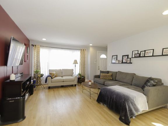 3rd image of 4947 W Bloomingdale Ave