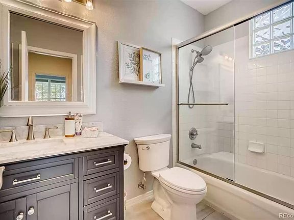 Full size guest bathroom on main floor