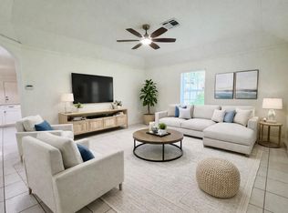 322 Greenleaf St, Huntsville, TX 77340