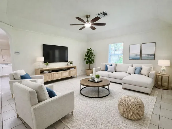 322 Greenleaf St, Huntsville, TX 77340