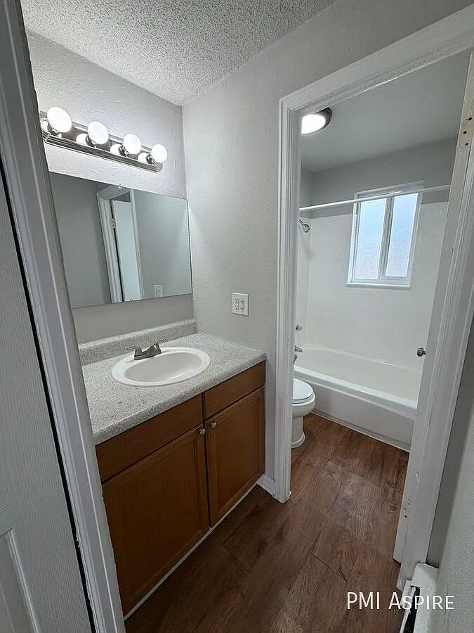 1 bed, 1.0 bath, $725 — Photo 4