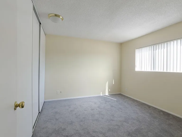 Lindley Apt — Photo 16