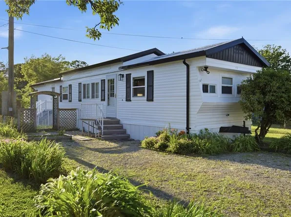 48 Mason Ave, Portsmouth, RI 02871