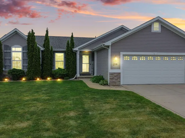 219 Juniper St NW, Demotte, IN 46310