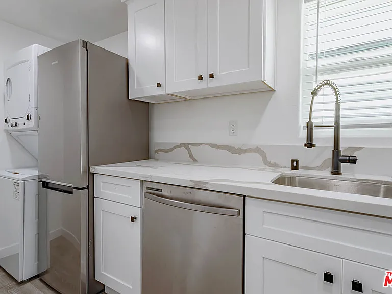 253 S Catalina Ave — Photo 14