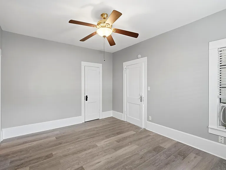 735 Victoria St — Photo 20