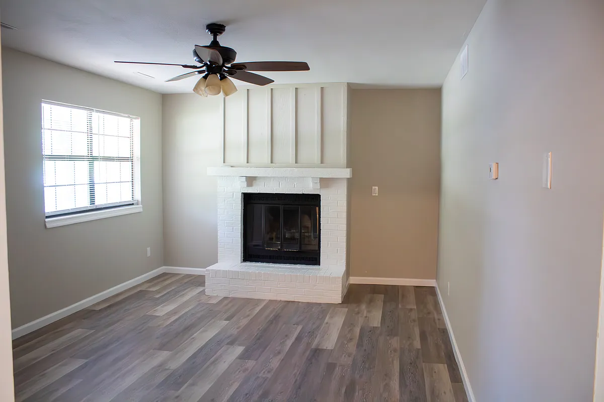 Building Photo - 542 N Glacier Dr