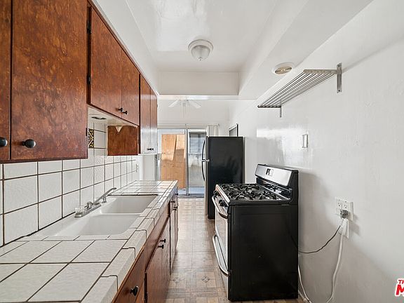 3rd image of 153 S Crescent Dr APT 3