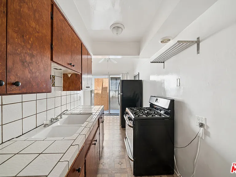 153 S Crescent Dr #3 — Photo 3